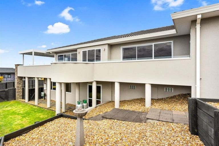 Photo of property in 26 Bernleigh Terrace, West Harbour, Auckland, 0618