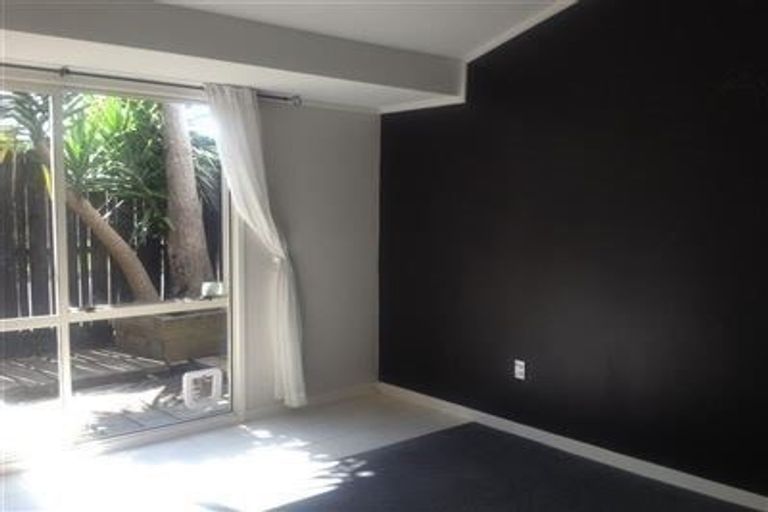 Photo of property in 2/15 Rosehill Drive, Rosehill, Papakura, 2113