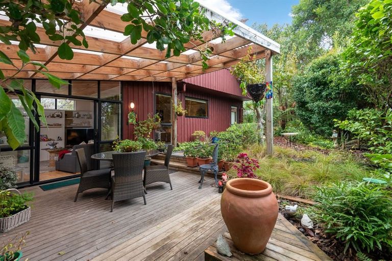 Photo of property in 18 Tanglewood Place, Cockle Bay, Auckland, 2014