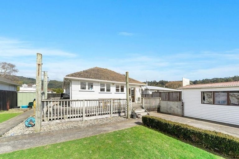 Photo of property in 6 Chittick Street, Stokes Valley, Lower Hutt, 5019