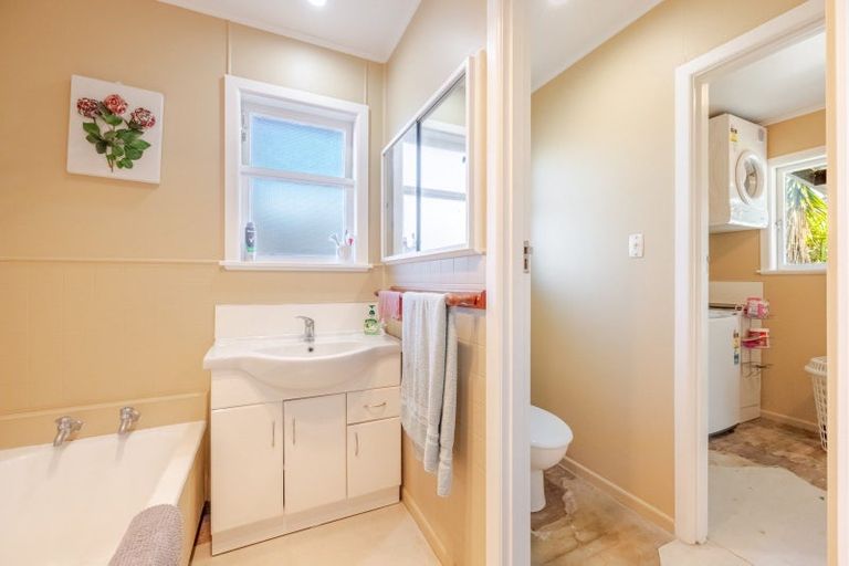 Photo of property in 74 Clarence Cox Crescent, Pirimai, Napier, 4112