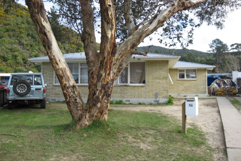 Photo of property in 18 Orewa Grove, Wainuiomata, Lower Hutt, 5014
