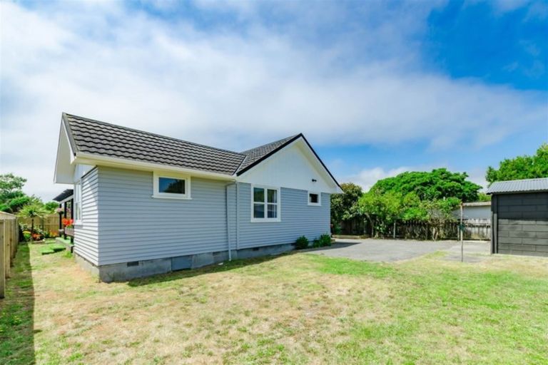 Photo of property in 6 Mazengarb Road, Paraparaumu Beach, Paraparaumu, 5032