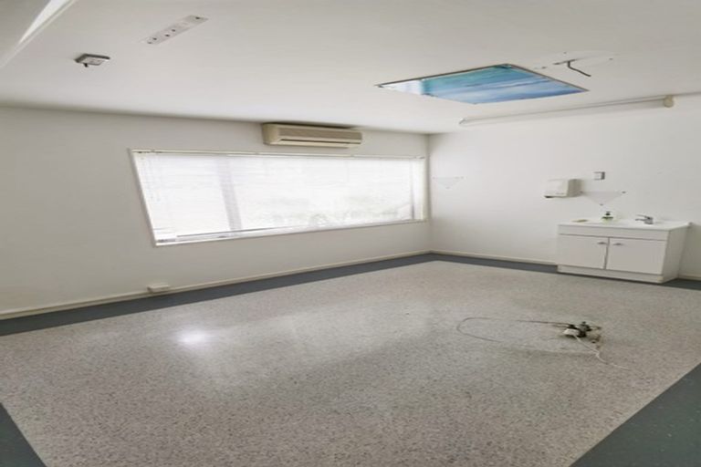 Photo of property in 19 Highland Park Drive, Highland Park, Auckland, 2010