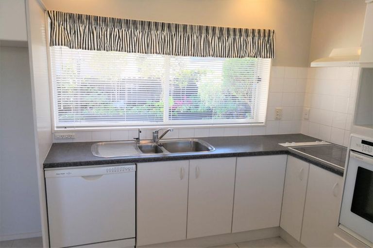 Photo of property in 1/39 Tarnica Road, Northpark, Auckland, 2013