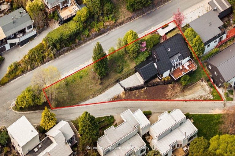 Photo of property in 12 Mackinnon Terrace, Sunshine Bay, Queenstown, 9300