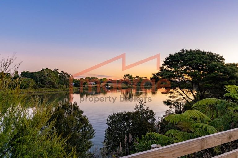 Photo of property in 111 Riverland Road, Kumeu, 0892