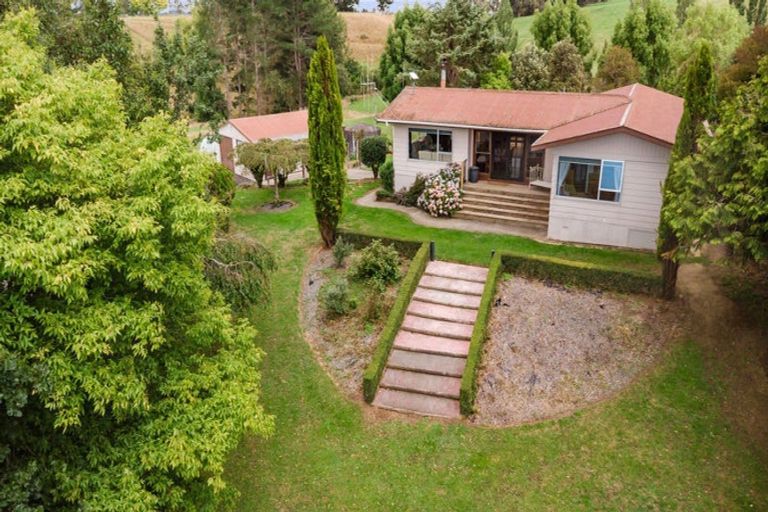 Photo of property in 47 Knight Road, Dannevirke, 4976