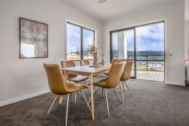 Photo of property in 19 Wangapeka Way, Aotea, Porirua, 5024