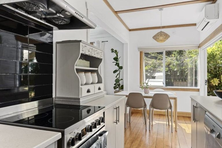 Photo of property in 15a Sycamore Grove, Lower Vogeltown, New Plymouth, 4310