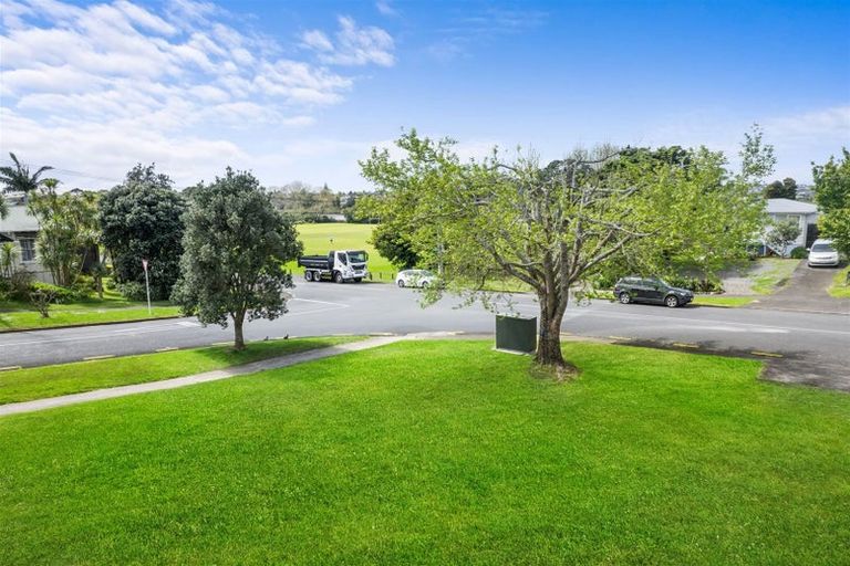 Photo of property in 116 Archibald Road, Kelston, Auckland, 0602