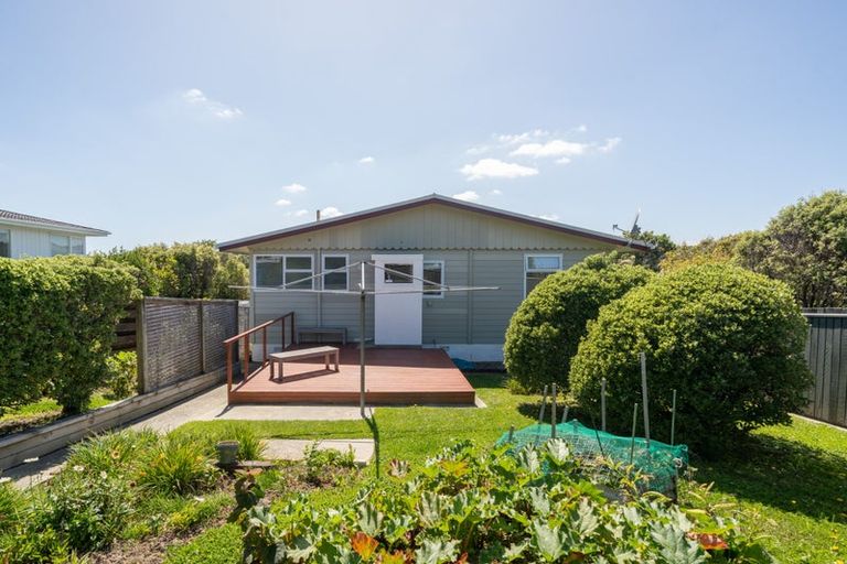 Photo of property in 2 Windermeer Grove, Churton Park, Wellington, 6037