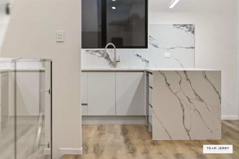 Photo of property in 27 Jandell Crescent, Bucklands Beach, Auckland, 2014