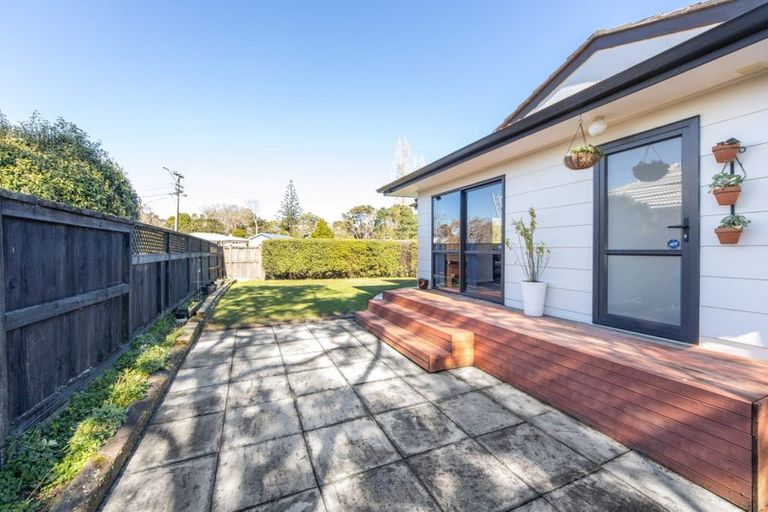 Photo of property in 121 Godley Road, Green Bay, Auckland, 0604