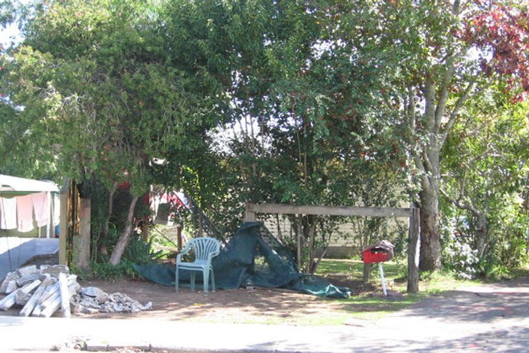 Photo of property in 7 Holman Road, Te Atatu Peninsula, Auckland, 0610