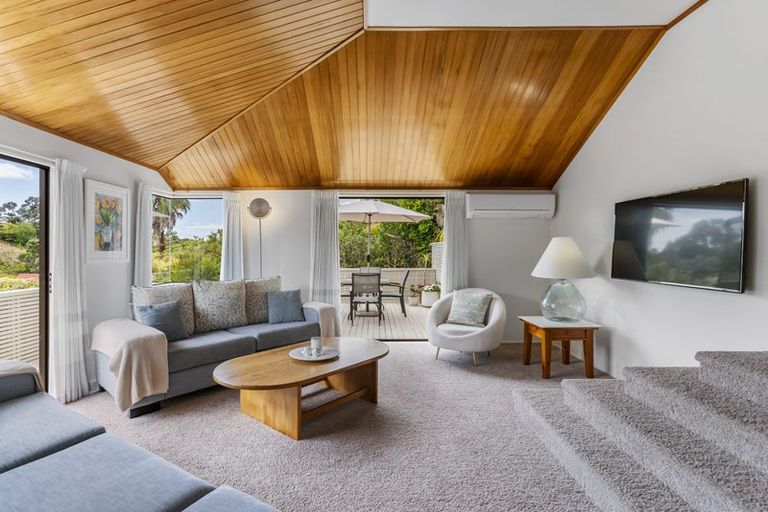 Photo of property in 5 Honeysuckle Lane, Mairangi Bay, Auckland, 0630