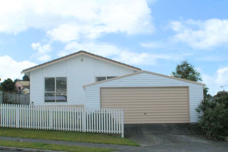 Photo of property in 13 Broadfield Street, Massey, Auckland, 0614