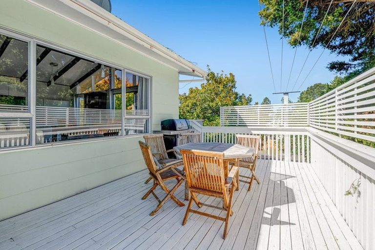 Photo of property in 8 Teviot Place, Totara Vale, Auckland, 0629