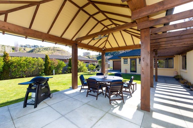 Photo of property in 12 Oak Place, Poraiti, Napier, 4112