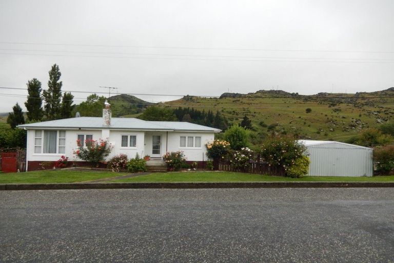 Photo of property in 98 Cheviot Street, Roxburgh, 9500