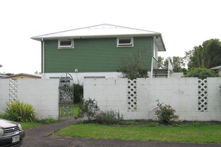 Photo of property in 10 Marlene Avenue, Te Atatu South, Auckland, 0610