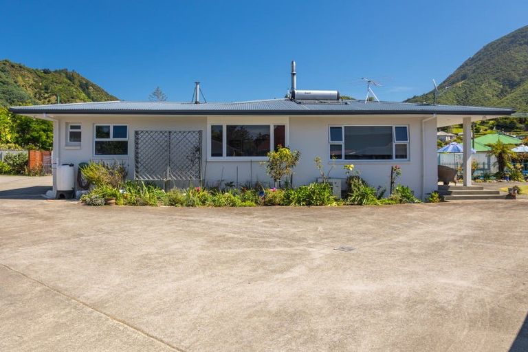 Photo of property in 36 Kent Street, Picton, 7220