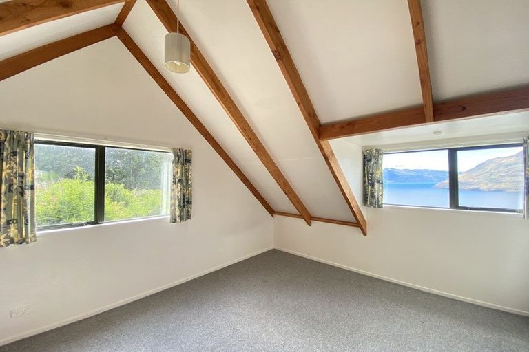 Photo of property in 127 Wynyard Crescent, Fernhill, Queenstown, 9300
