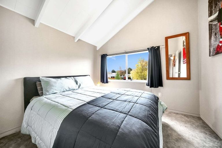 Photo of property in 10 Pompolona Street, Te Anau, 9600