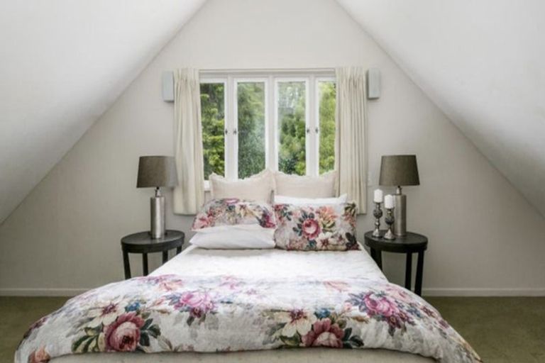 Photo of property in 11 Shortland Place, Havelock North, 4130