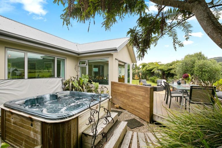 Photo of property in 5a Tui Grove, Oakura, 4314