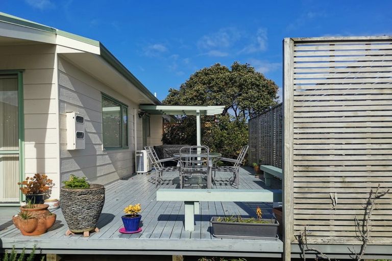 Photo of property in 11 Bermuda Place, One Tree Point, 0118