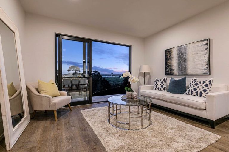 Photo of property in 32 Paparahi Place, Wainui, Silverdale, 0992