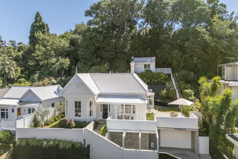 Photo of property in 16 Bracken Street, New Plymouth, 4310