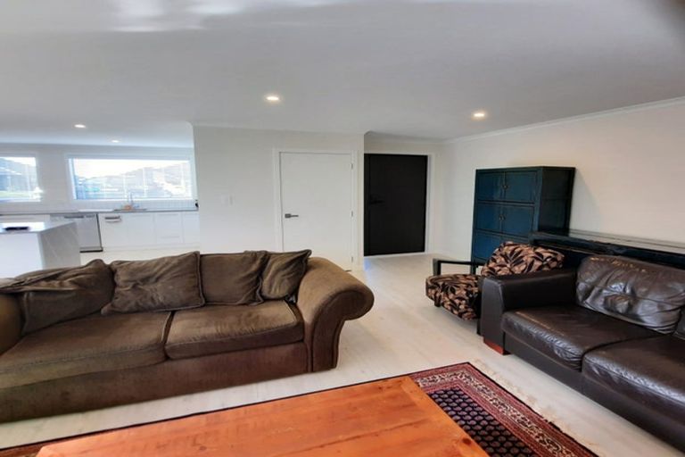 Photo of property in 5 Omahuru Road, Glenbrook, 2681