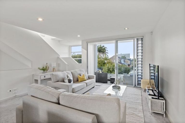 Photo of property in 2/4 Campbell Road, Takapuna, Auckland, 0622