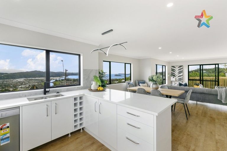 Photo of property in 6 Poto Road, Normandale, Lower Hutt, 5010