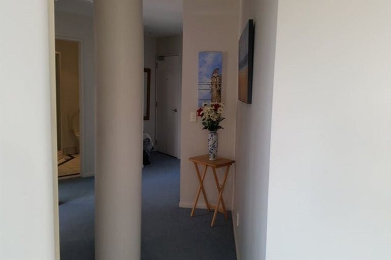 Photo of property in 5c/5 Kent Terrace, Mount Victoria, Wellington, 6011