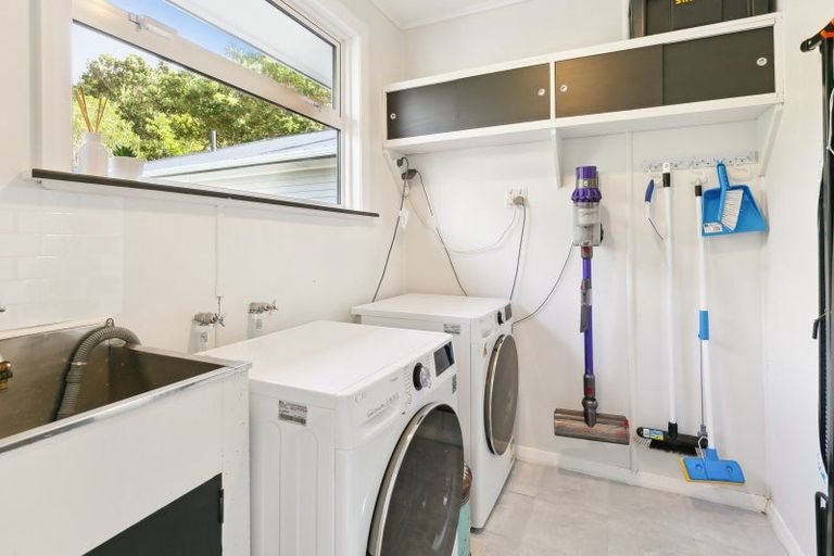 Photo of property in 45 Victory Crescent, Tawa, Wellington, 5028