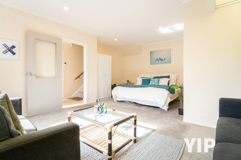 Photo of property in 20 Lyndfield Lane, Newlands, Wellington, 6037