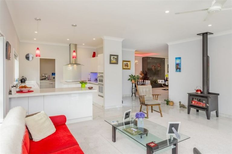 Photo of property in 85 Waikawa Beach Road, Manakau, Levin, 5573