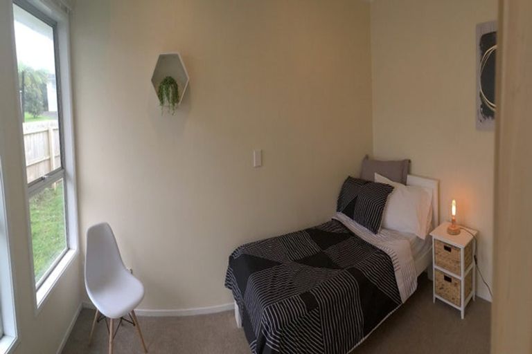 Photo of property in 4 Karo Place, Glendene, Auckland, 0602