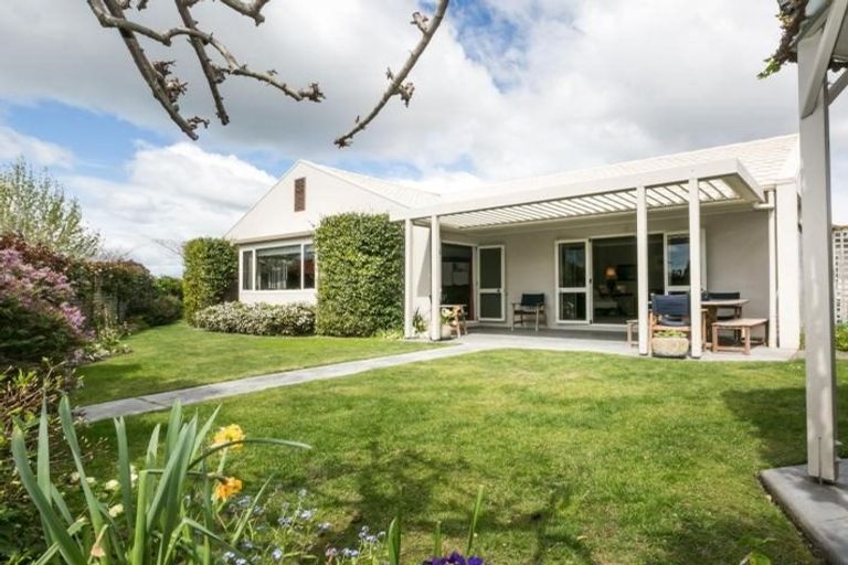 Photo of property in 22 Kensington Drive, Taradale, Napier, 4112