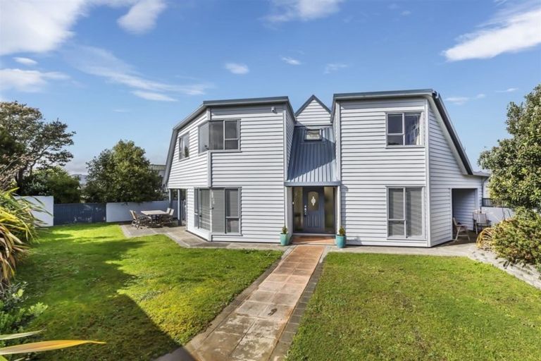 Photo of property in 40 Joseph Banks Drive, Whitby, Porirua, 5024