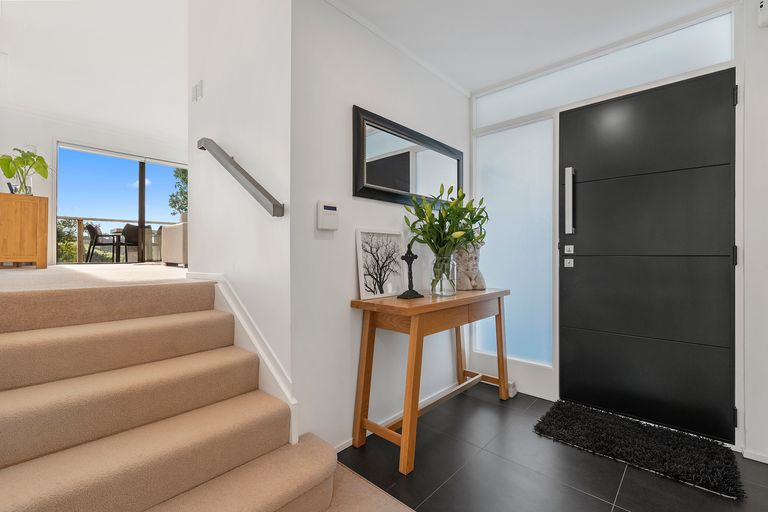 Photo of property in 54 The Avenue, Albany, Auckland, 0632