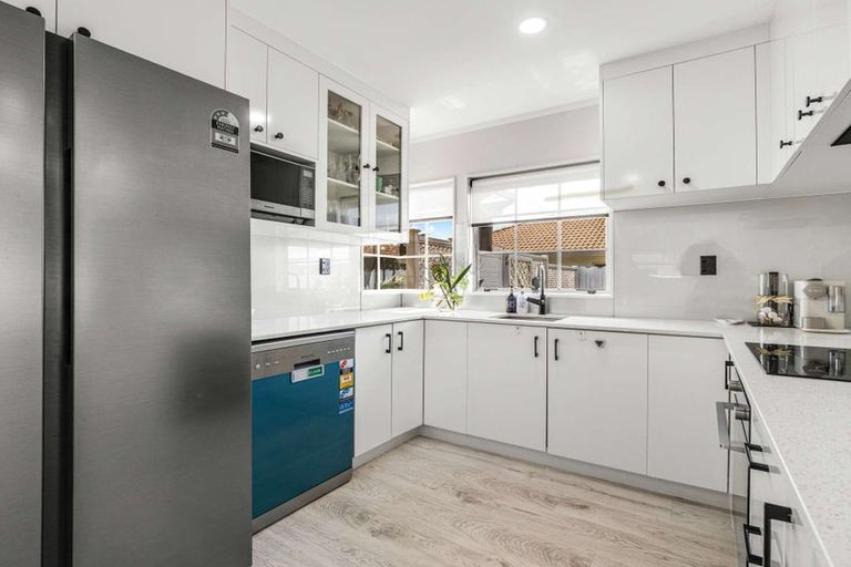 Photo of property in 52 Riverton Drive, Randwick Park, Auckland, 2105