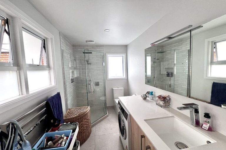 Photo of property in 1/7 Gordon Avenue, Forrest Hill, Auckland, 0620