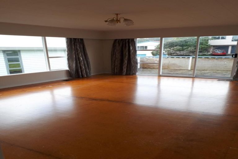 Photo of property in 8 Robson Street, Stokes Valley, Lower Hutt, 5019