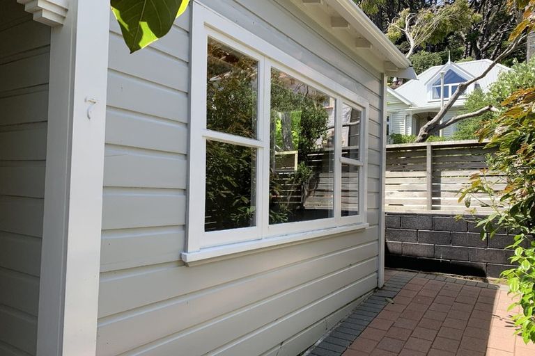 Photo of property in 7 Derby Street, Mount Victoria, Wellington, 6011