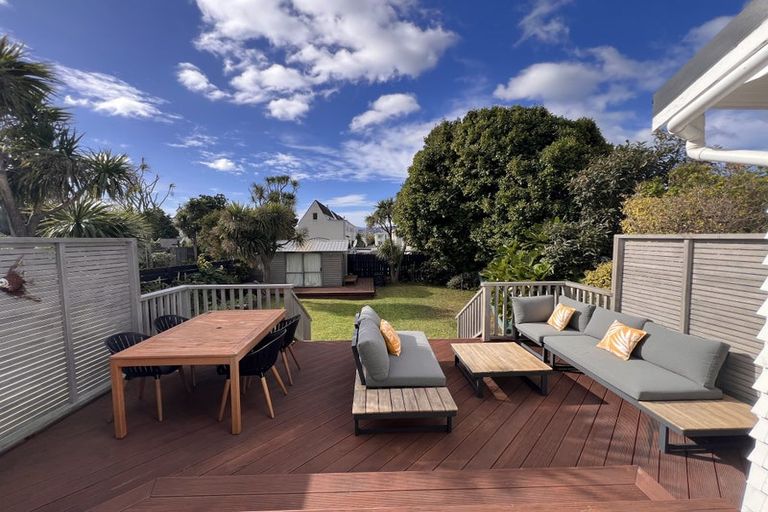 Photo of property in 123 Queens Drive, Lyall Bay, Wellington, 6022