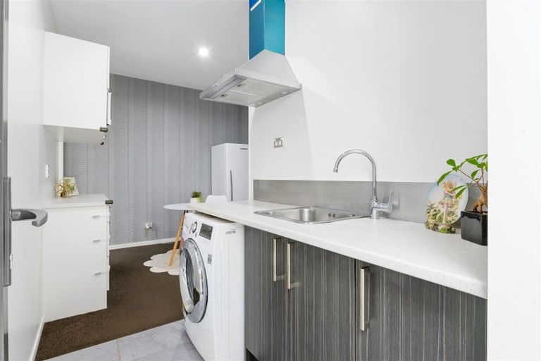 Photo of property in 12 Hampshire Court, Flagstaff, Hamilton, 3210